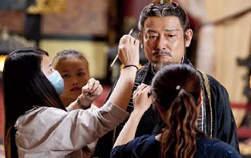 影視劇組化妝師需要做什么_惠州化妝培訓(xùn)學(xué)校 影視劇組化妝師需要做什么_惠州化妝培訓(xùn)學(xué)校