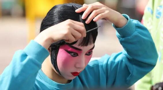 如何成為一名出色的影視劇組化妝師_正規(guī)化妝培訓(xùn) 如何成為一名出色的影視劇組化妝師_正規(guī)化妝培訓(xùn)