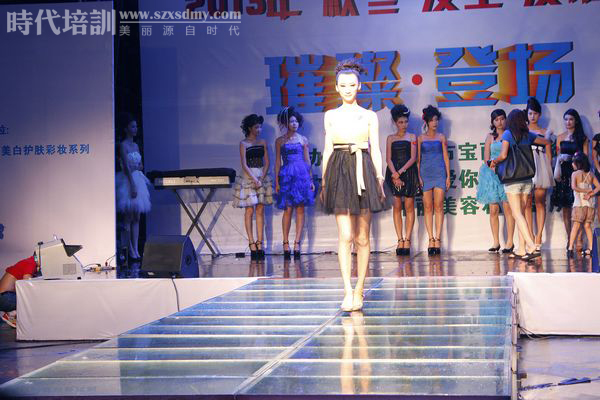 中國化妝學校50強，時代擔任深圳秋冬發型發布會化妝